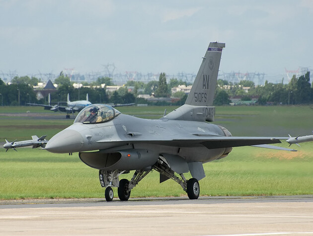 Рустамзаде: F-16 придут в Украину, когда будет готова инфраструктура для них. Для прикрытия аэродрома нужен один Patriot