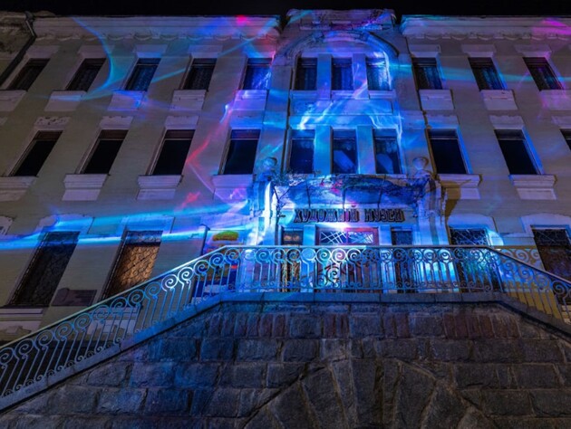У Дніпрі на фасаді художнього музею цілий місяць вечорами демонструватимуть живу світлову інсталяцію 