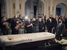 В Киеве похоронили Григория Чапкиса. Попрощаться с хореографом приехал Зеленский. Фоторепортаж