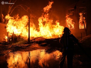 В Николаеве спасатели всю ночь тушили масштабный пожар. ГСЧС использовала робота