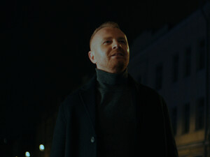 Исполнитель хита