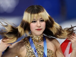 Что означают три полоски на волосах самой артистичной олимпийской чемпионки Лю. Раскрыт тайный смысл