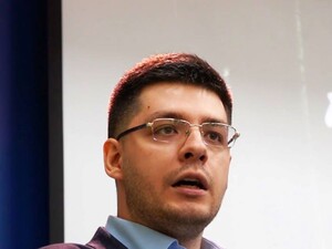 Арест людей Кириенко, митинг в Москве, вторжение в Эстонию. Стрим Бацман с Демченко. Видео