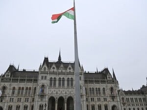 Венгерские правительственные самолеты могли перевозить валюту и драгоценности из России. Как эта история повлияла на выборы