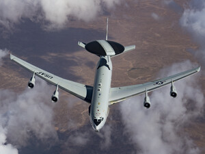 Первая боевая потеря редкого самолета E-3 Sentry. Как это повлияет на боевые возможности США