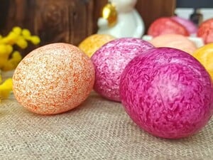 Пару минут подержите яйца в этой крупе – и получите интересные узоры на крашенках. Лайфхак